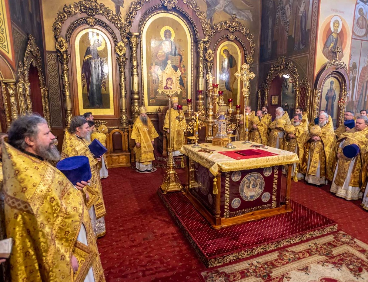 Святителю, отче Иоасафе, моли Бога о нас! Святителю, отче Иоасафе, моли Бога о нас!